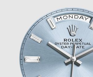 The 40 mm replica Breitling Day-Date 40 228396TBR watches have ice blue dials.