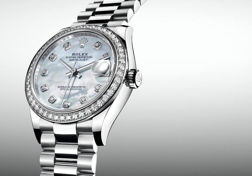 The white gold copy watches are decorated with diamonds.