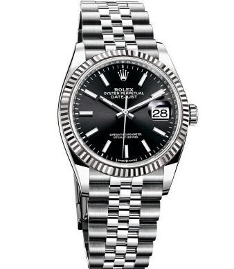 The black dial Datejust will fit the wearers perfectly in formal occasion.