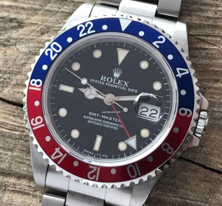 Due to the distinctive color-matching, the GMT has been called the Pepsi watch.