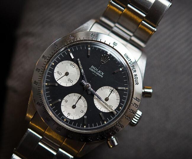 The white sub-dials are striking to the black dial.