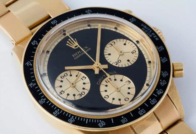 The color blending of this gold Daytona looks similar to JPS.