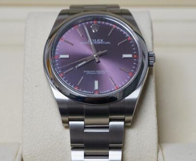The purple dial makes Rolex Oyster Perpetual more recognizable and eye-catching. 