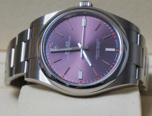 With the purple dial, this Rolex has been chosen by numerous women.