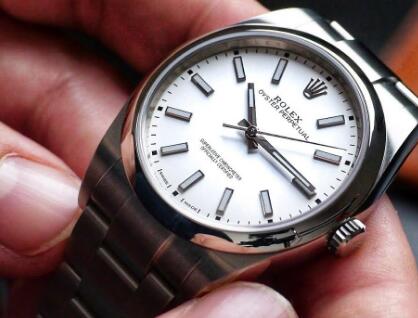 The Oyster Perpetual watches are with low price and concise appearance.