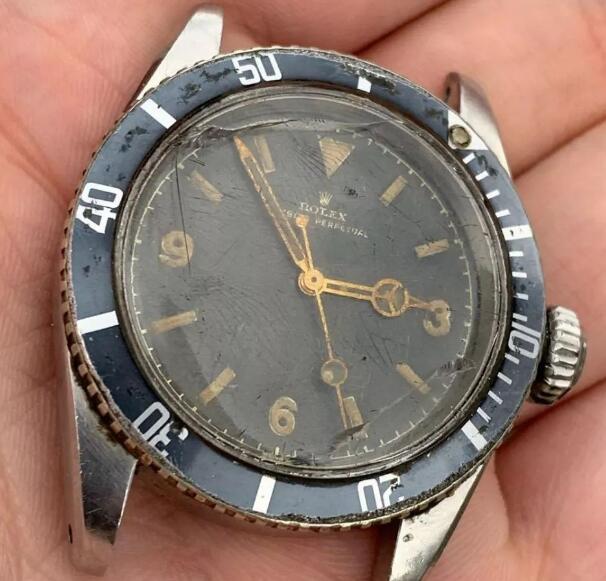 The precious Rolex is the most popular antique watch among many watch collectors.