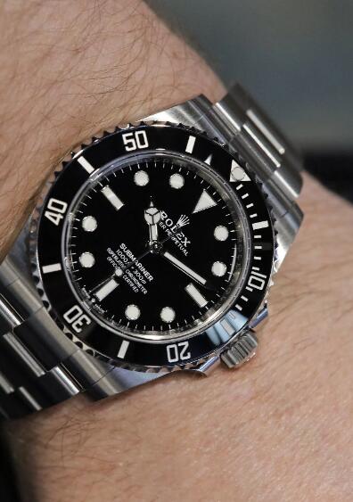 The Rolex Submariner 124060 copy watch is of high cost performance. 