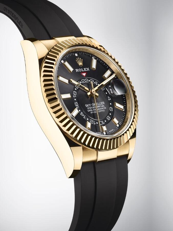 The 18ct gold fake watch has a black dial.